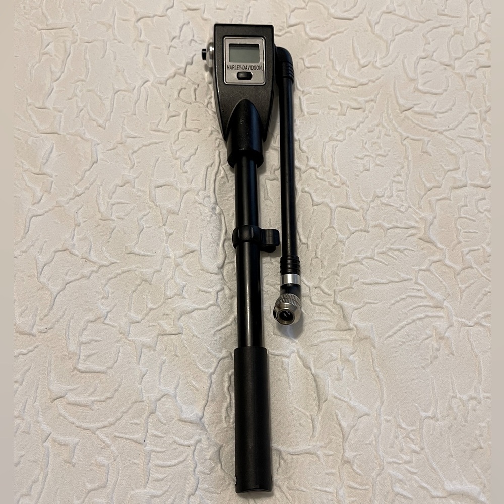 Touring suspension air pump